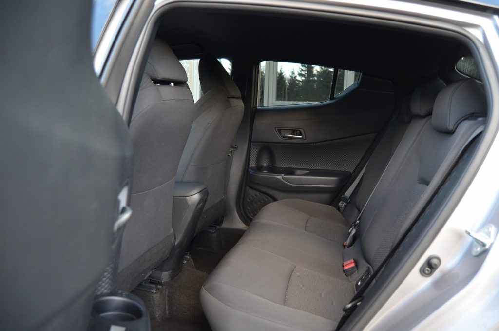 Leiebil flesland Toyota C-HR for opptil 5 personer