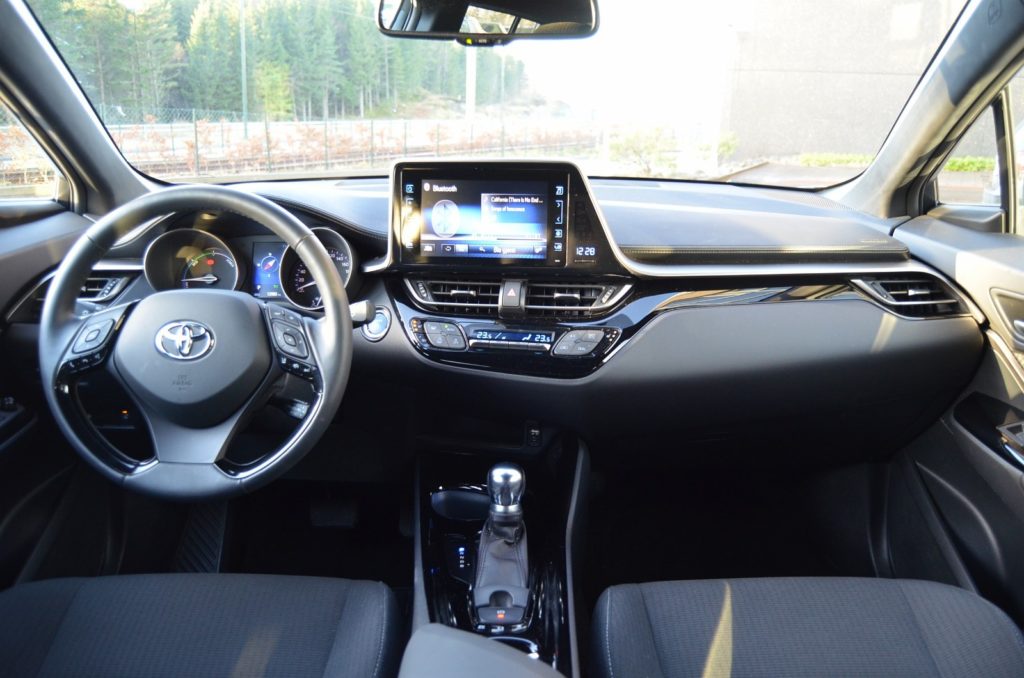 Leiebil flesland Toyota C-HR dashbord